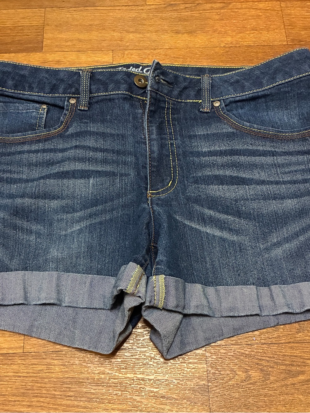 Women’s Denim Cuffed Faded Glory Shorts in Medium Wash Blue Size 16
